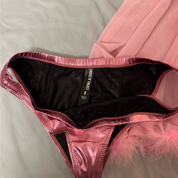 Pink Feathered Lingerie Set - Picture 5 of 16